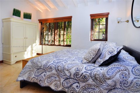 Villa ou maison à vendre à Coral Gables, Floride: 1 chambre, 62.06 m2 № 1971939 - photo 25