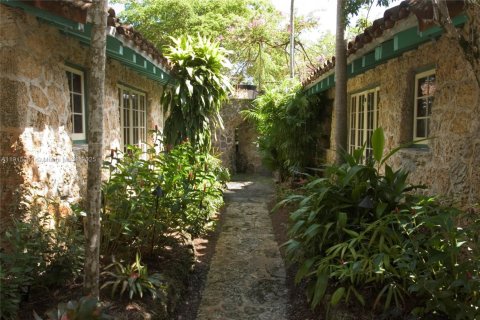 Villa ou maison à vendre à Coral Gables, Floride: 1 chambre, 62.06 m2 № 1971939 - photo 14