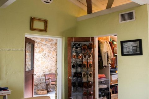 Villa ou maison à vendre à Coral Gables, Floride: 1 chambre, 62.06 m2 № 1971939 - photo 8