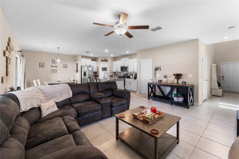 House in Spring Hill, Florida 4 bedrooms, 174.75 sq.m. № 1813772 - photo 25