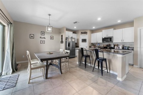 House in Spring Hill, Florida 4 bedrooms, 174.75 sq.m. № 1813772 - photo 19