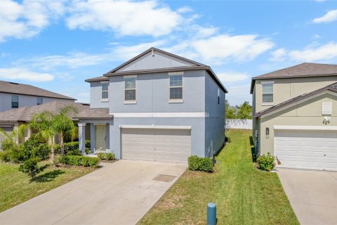 House in Spring Hill, Florida 4 bedrooms, 174.75 sq.m. № 1813772 - photo 1