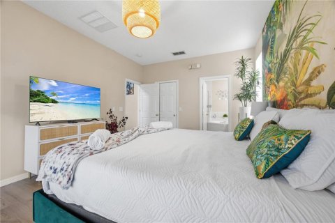 House in Kissimmee, Florida 6 bedrooms, 269.51 sq.m. № 2423685 - photo 13