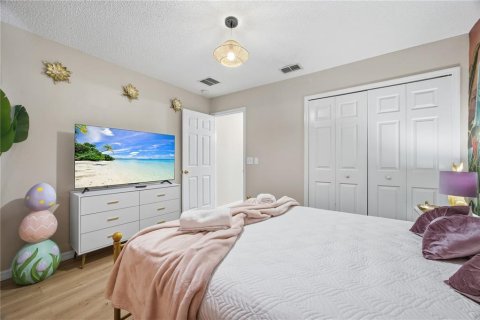 House in Kissimmee, Florida 6 bedrooms, 269.51 sq.m. № 2423685 - photo 24