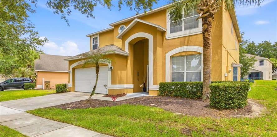 House in Kissimmee, Florida 6 bedrooms, 269.51 sq.m. № 2423685