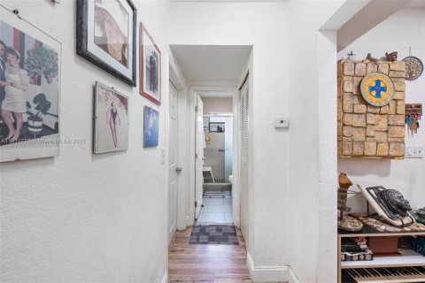 Propiedad comercial en venta en North Miami, Florida, 170.2 m2 № 1968218 - foto 23