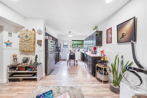 Propiedad comercial en venta en North Miami, Florida, 170.2 m2 № 1968218 - foto 8