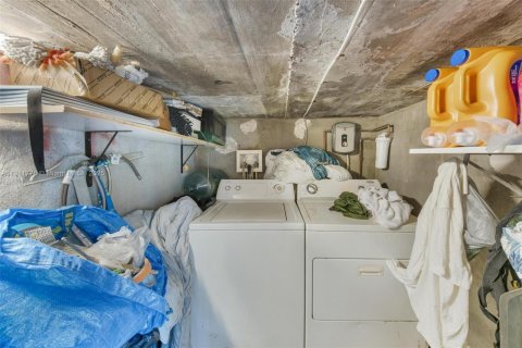 Propiedad comercial en venta en North Miami, Florida, 170.2 m2 № 1968218 - foto 16