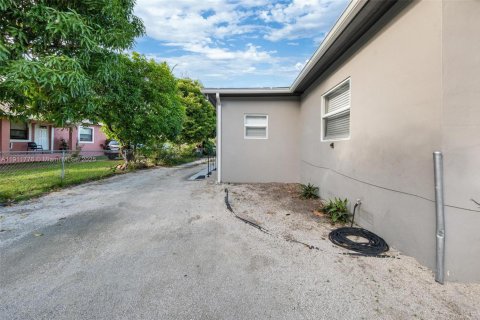 Propiedad comercial en venta en North Miami, Florida, 170.2 m2 № 1968218 - foto 30