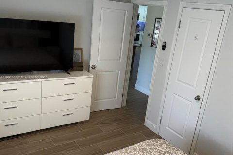 Condo in Pompano Beach, Florida, 3 bedrooms  № 1951809 - photo 13