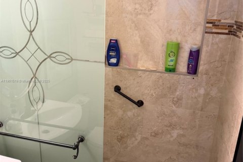 Condo in Pompano Beach, Florida, 3 bedrooms  № 1951809 - photo 15