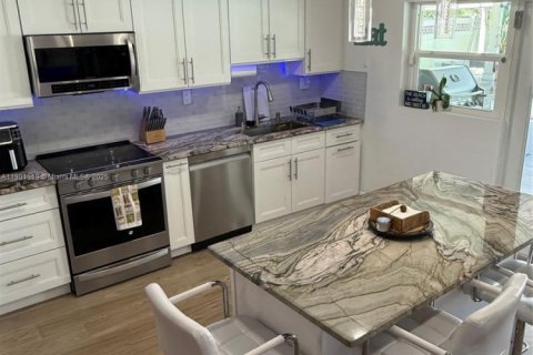 Condo in Pompano Beach, Florida, 3 bedrooms  № 1951809 - photo 27