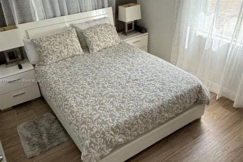 Condo in Pompano Beach, Florida, 3 bedrooms  № 1951809 - photo 12