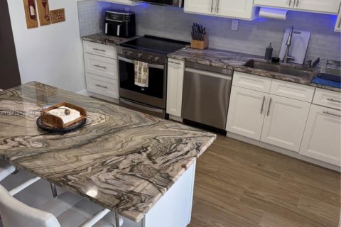 Condo in Pompano Beach, Florida, 3 bedrooms  № 1951809 - photo 28