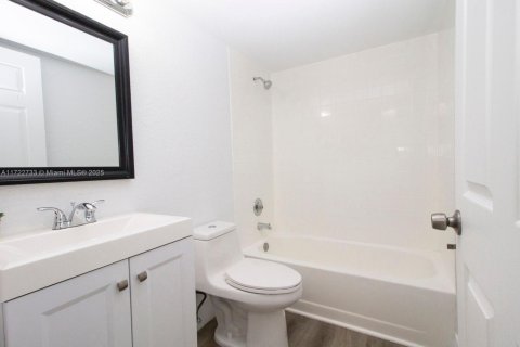 Condo in Cutler Bay, Florida, 2 bedrooms  № 1729789 - photo 11