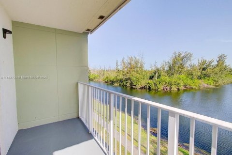 Condo in Cutler Bay, Florida, 2 bedrooms  № 1729789 - photo 2