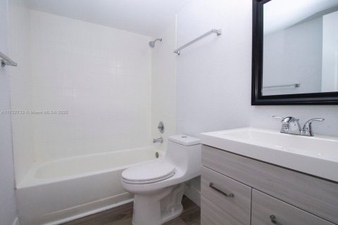 Condo in Cutler Bay, Florida, 2 bedrooms  № 1729789 - photo 9