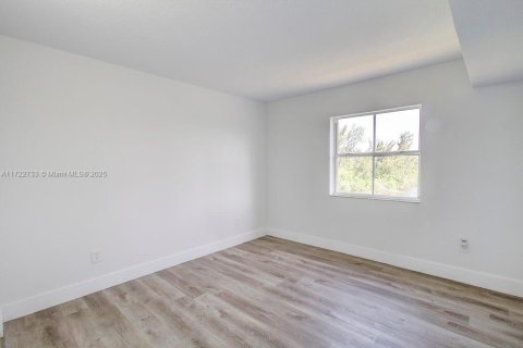Condo in Cutler Bay, Florida, 2 bedrooms  № 1729789 - photo 10