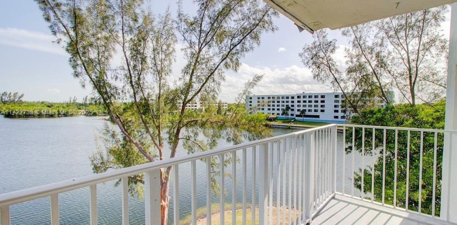 Condo in Cutler Bay, Florida, 2 bedrooms  № 1729789