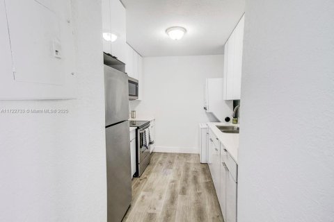Condo in Cutler Bay, Florida, 2 bedrooms  № 1729789 - photo 6