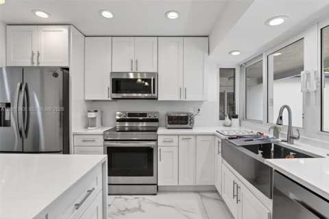 Villa ou maison à vendre à Cooper City, Floride: 3 chambres, 158.03 m2 № 2066876 - photo 12