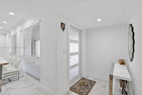 Villa ou maison à vendre à Cooper City, Floride: 3 chambres, 158.03 m2 № 2066876 - photo 2