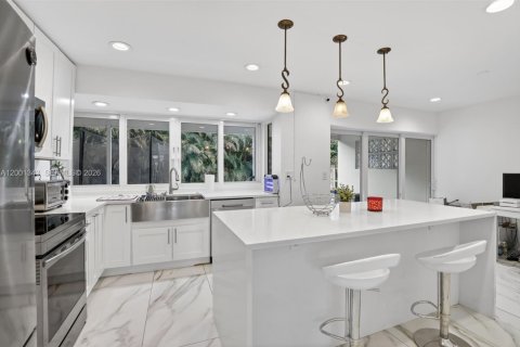 Villa ou maison à vendre à Cooper City, Floride: 3 chambres, 158.03 m2 № 2066876 - photo 11