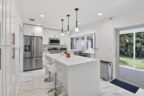 Villa ou maison à vendre à Cooper City, Floride: 3 chambres, 158.03 m2 № 2066876 - photo 14