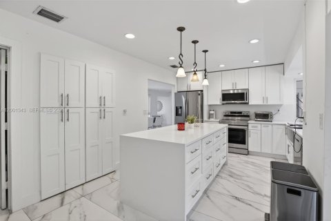 Villa ou maison à vendre à Cooper City, Floride: 3 chambres, 158.03 m2 № 2066876 - photo 13