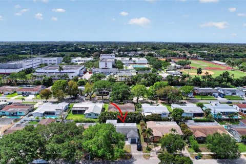 Villa ou maison à vendre à Cooper City, Floride: 3 chambres, 158.03 m2 № 2066876 - photo 28