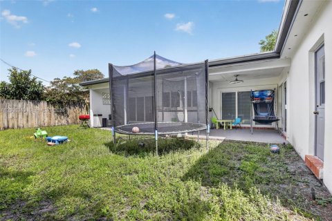 Villa ou maison à vendre à Cooper City, Floride: 3 chambres, 158.03 m2 № 2066876 - photo 27