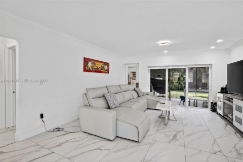 Villa ou maison à vendre à Cooper City, Floride: 3 chambres, 158.03 m2 № 2066876 - photo 4