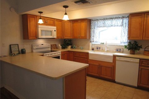 House in Weeki Wachee, Florida 3 bedrooms, 158.68 sq.m. № 2337376 - photo 14