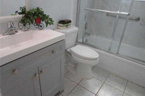 House in Weeki Wachee, Florida 3 bedrooms, 158.68 sq.m. № 2337376 - photo 30