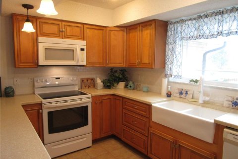 House in Weeki Wachee, Florida 3 bedrooms, 158.68 sq.m. № 2337376 - photo 9