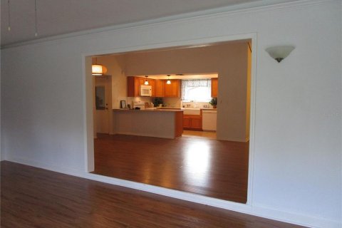 House in Weeki Wachee, Florida 3 bedrooms, 158.68 sq.m. № 2337376 - photo 17
