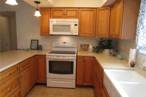 House in Weeki Wachee, Florida 3 bedrooms, 158.68 sq.m. № 2337376 - photo 13