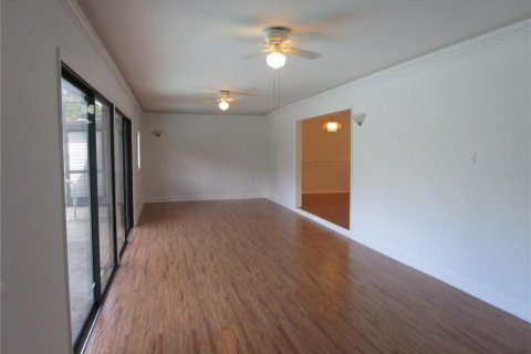 House in Weeki Wachee, Florida 3 bedrooms, 158.68 sq.m. № 2337376 - photo 15