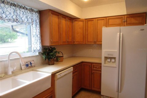 House in Weeki Wachee, Florida 3 bedrooms, 158.68 sq.m. № 2337376 - photo 10