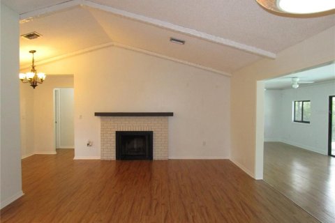 House in Weeki Wachee, Florida 3 bedrooms, 158.68 sq.m. № 2337376 - photo 7