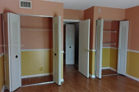 Condo in Hollywood, Florida, 1 bedroom  № 1995001 - photo 30
