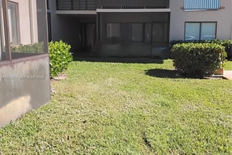 Condo in Hollywood, Florida, 1 bedroom  № 1995001 - photo 8