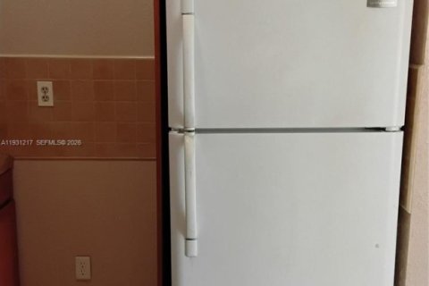 Condo in Hollywood, Florida, 1 bedroom  № 1995001 - photo 14