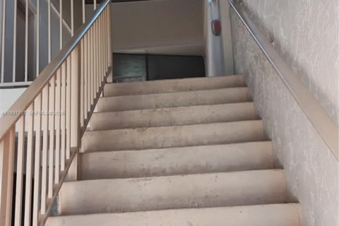 Condo in Hollywood, Florida, 1 bedroom  № 1995001 - photo 3