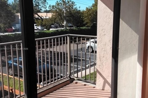 Condo in Hollywood, Florida, 1 bedroom  № 1995001 - photo 27