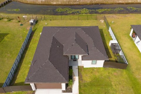 House in Lehigh Acres, Florida 3 bedrooms, 137.22 sq.m. № 1717239 - photo 18