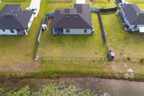 House in Lehigh Acres, Florida 3 bedrooms, 137.22 sq.m. № 1717239 - photo 14