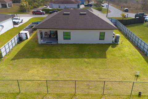 House in Lehigh Acres, Florida 3 bedrooms, 137.22 sq.m. № 1717239 - photo 21