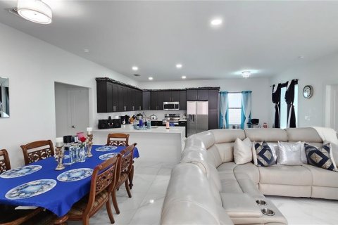 House in Lehigh Acres, Florida 3 bedrooms, 137.22 sq.m. № 1717239 - photo 23