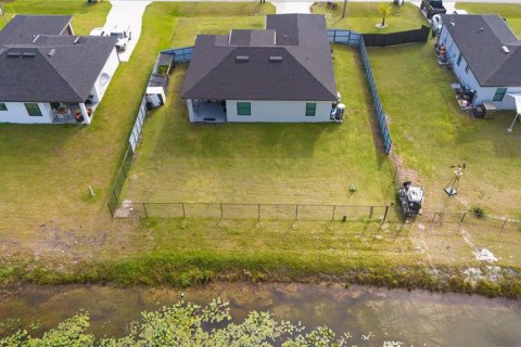 House in Lehigh Acres, Florida 3 bedrooms, 137.22 sq.m. № 1717239 - photo 20